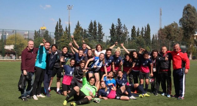 Konak’ın kızları şampiyonluğa çok yakın