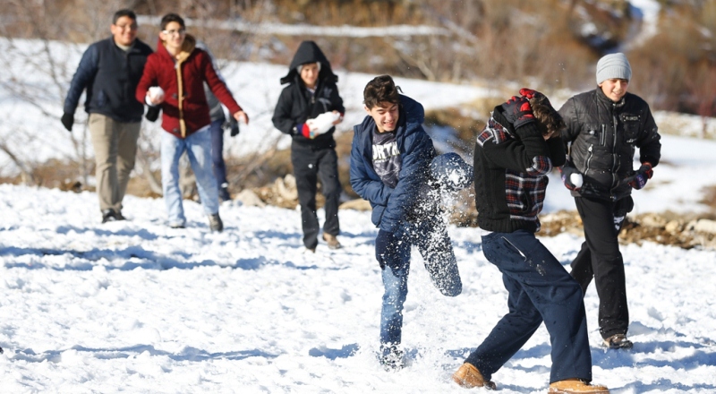 Konaklı çocukların kar keyfi