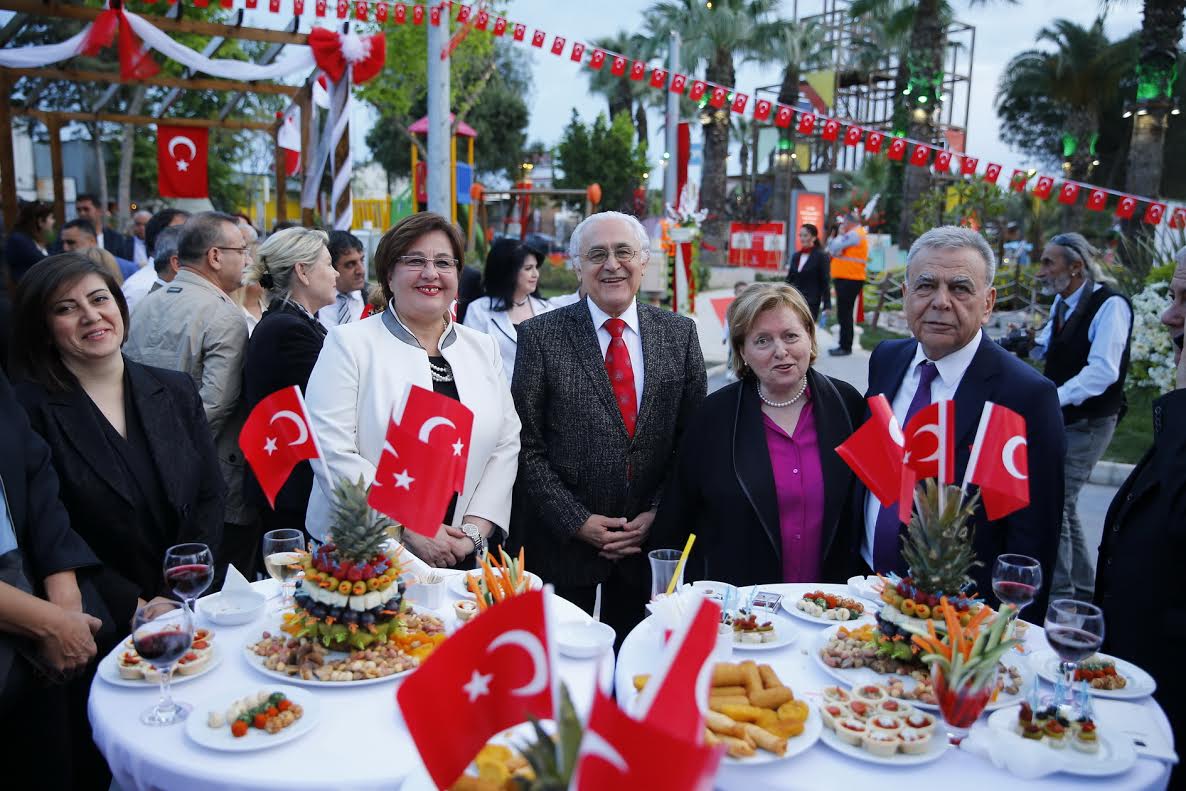 Konak’ta 23 Nisan’a görkemli kutlama