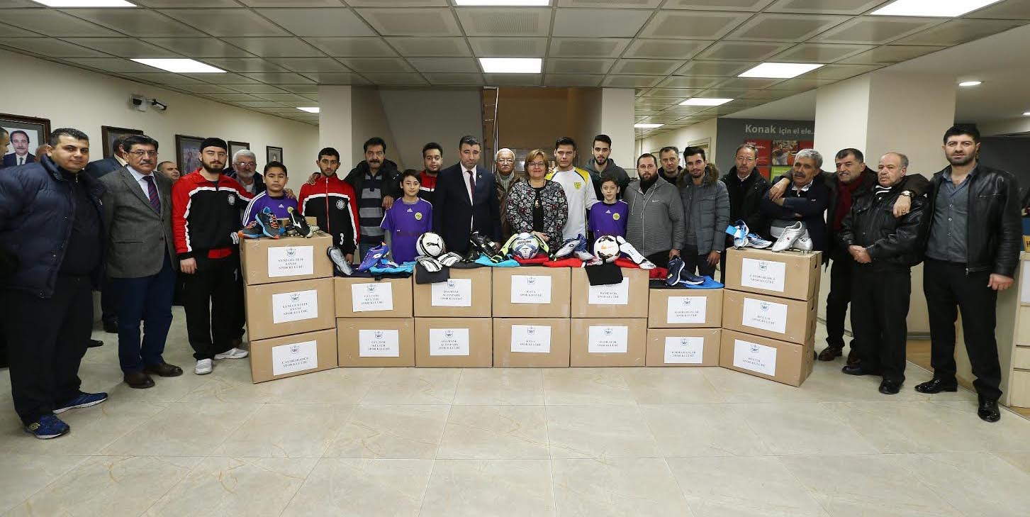 Konak'tan amatöre destek sürüyor