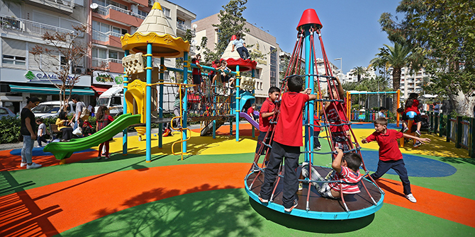 Konak&#039;ta parklar artık daha renkli