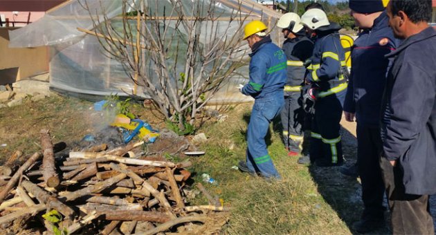 Kopan elektrik kablosu mahalleliyi sokağa döktü