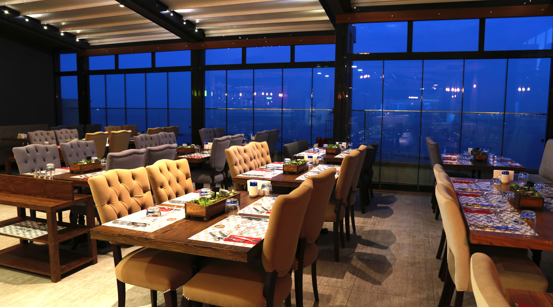 Körfez manzarasında fasıl keyfi