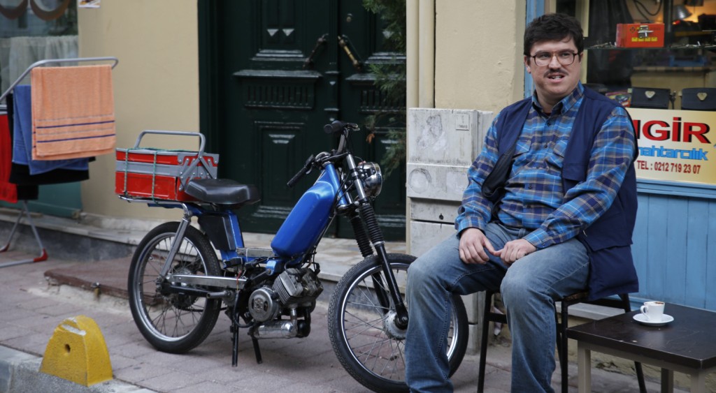 KÜÇÜK ESNAF İZMİR’İ KAHKAHAYA BOĞACAK