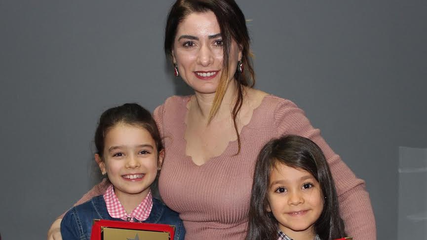 KÜÇÜK YILDIZLARA MENAJERLERİNDEN ÖDÜL