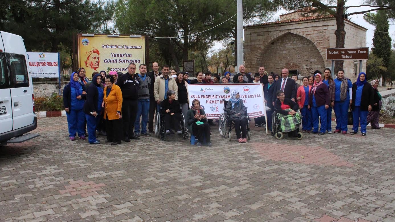 Kula'da Yunus Emre Sevgisi Engel Tanımadı