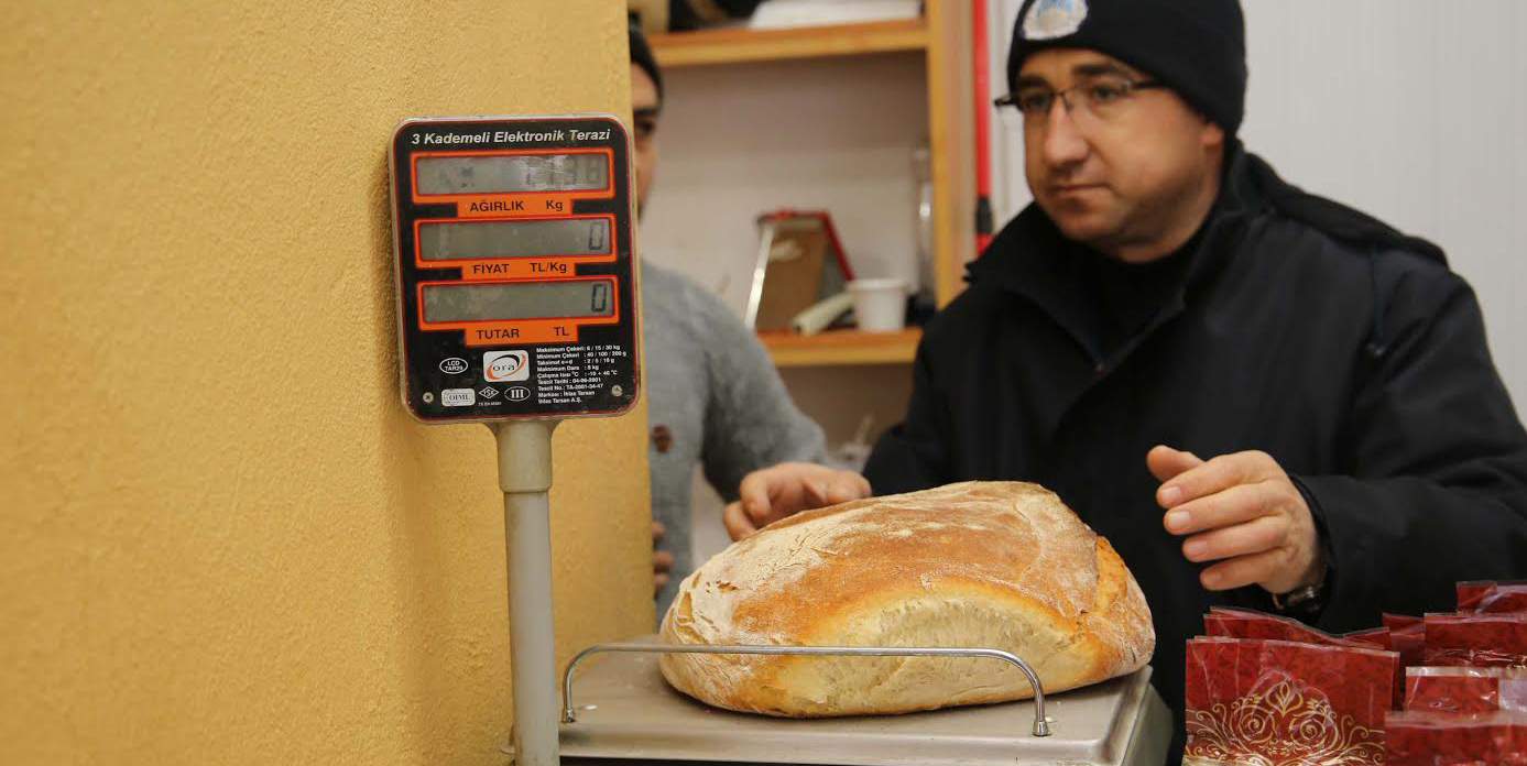 Kula Zabıtası Halk Sağlığı İçin Çalışıyor