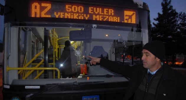 Kurşunlar, otobüse isabet etti
