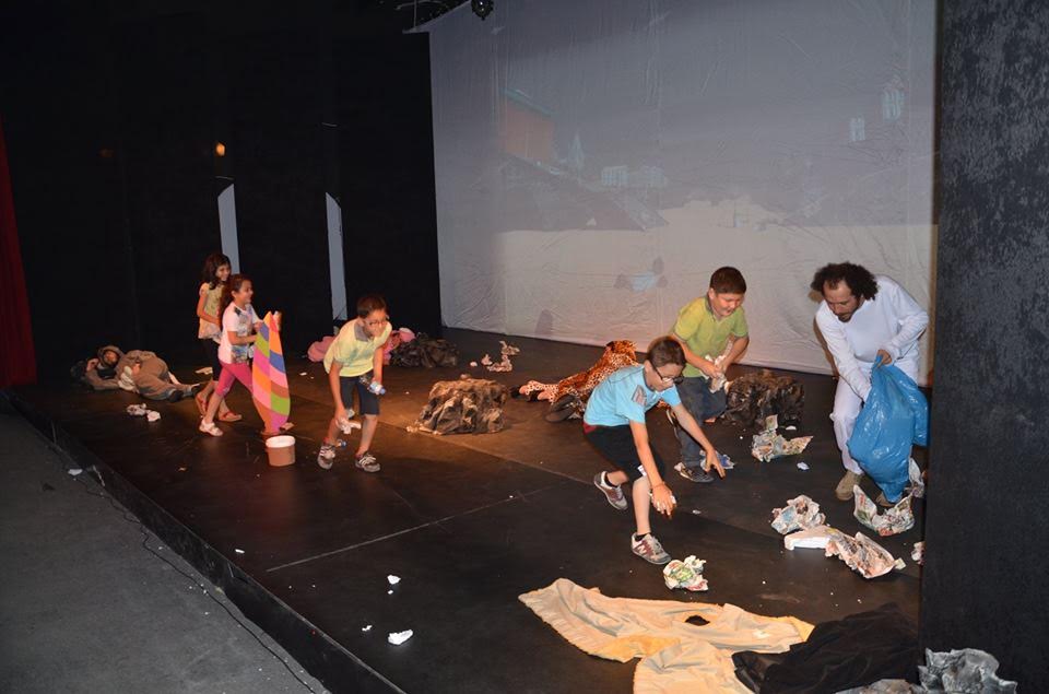 KUŞADASI BELEDİYESİ 1200 ÇOCUĞU TİYATROYLA BULUŞTURDU