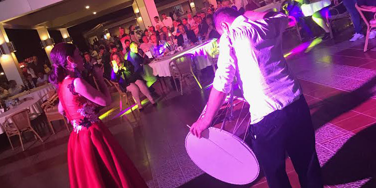 LARA KIRMIZI BENİM UĞURUM