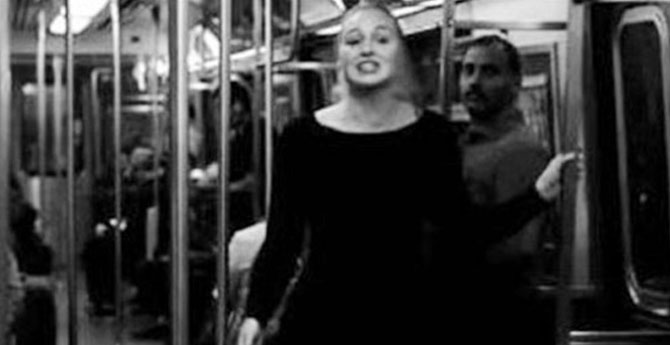 Lawrance Metroda Soyunup Konuşma Yaptı