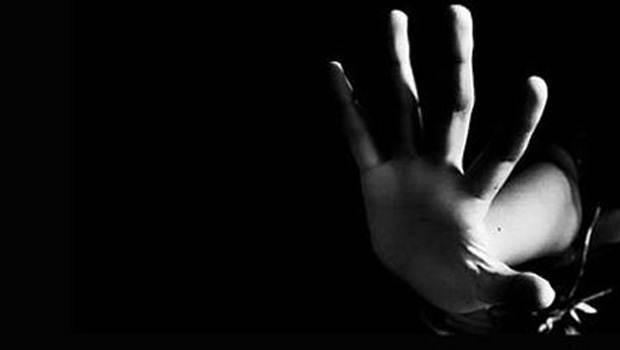 Liseli Kızlar Çıplak Fotoğraf Yaymama Karşılığı Para Şantajı Yaptı