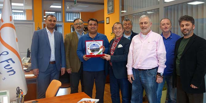 Macarlara Tatili Türkler Yaptırıyor