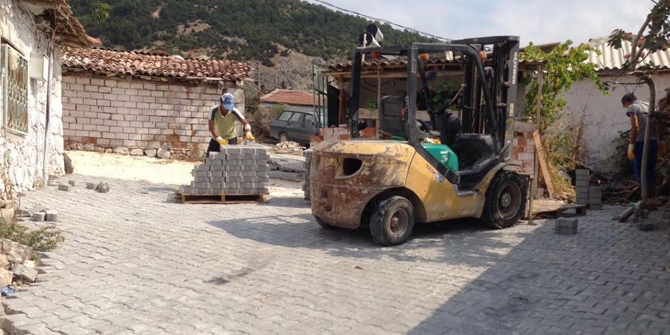 Manisa Kırkağaç'ta Parke Taşı Döşemeye Başladı