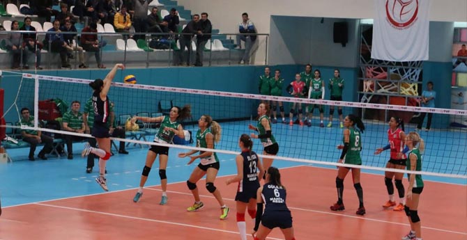 Manisa'nın Sultanları Timsahı da Yendi