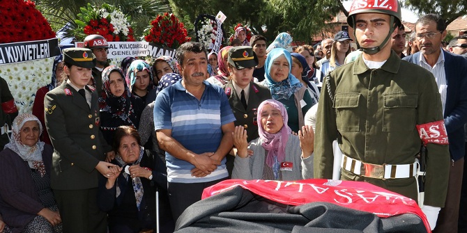 Manisa şehidini toprağa verdi