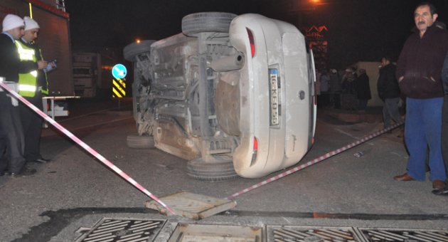 Mazgala takılan araç takla attı: 2 yaralı