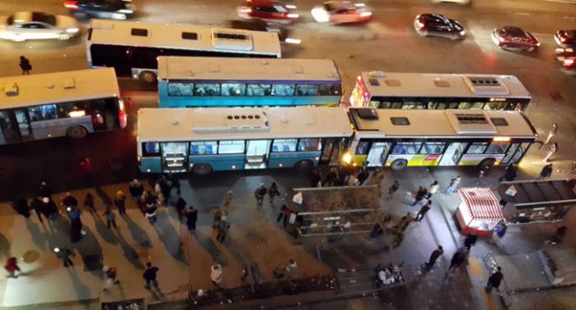 Mecidiyeköy'de yolcu otobüsleri çarpıştı!