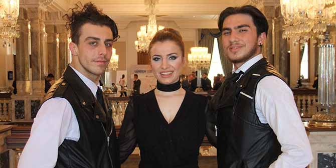 MERYEM SEVİLEN DANSÇILARIYLA TÜKETİCİ ZİRVESİNDE SAHNE ALDI