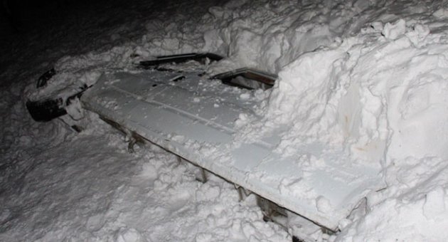 Minibüs çığ altında kaldı: 1 ölü