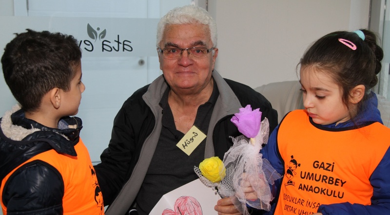 Miniklerden Ata Evi’ne sürpriz ziyaret