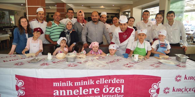 Minik şeflerden annelerine pide sürprizi