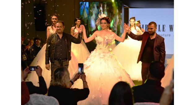 Moda severlere gelinlik şov