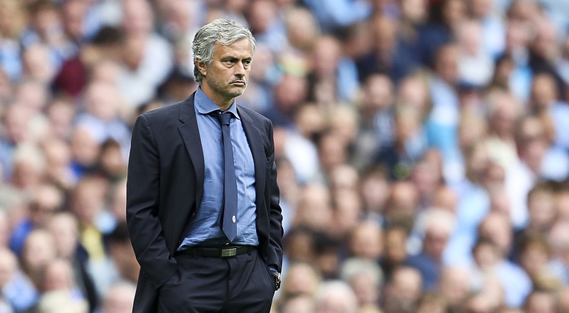 Mourinho, Chelsea'den kovuldu!