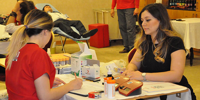 Mövenpick Hotel Izmir personelinden kan bağışı