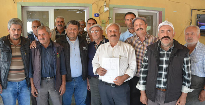 Muhtar Arazinin Tapusunu Kahveye Astı