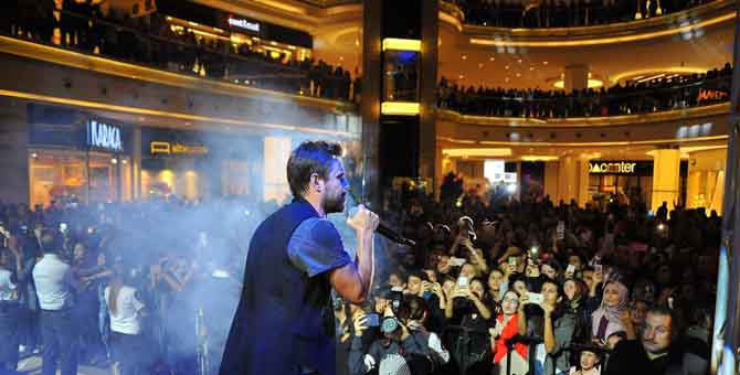 Murat Dalkılıç'tan Hayranlarıyla Selfie