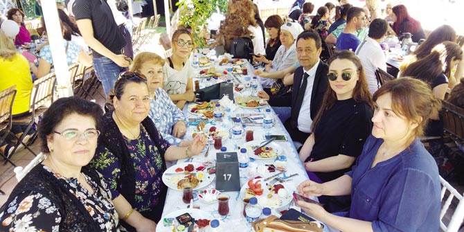 Murat Koç&#039;tan Anlamlı Anneler Günü Kutlaması