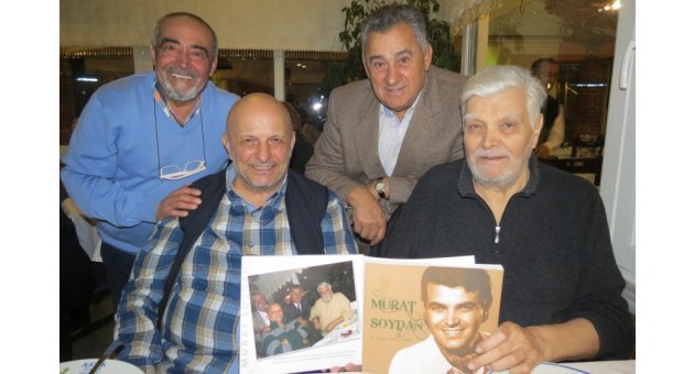 MURAT SOYDAN KİTABINI DOSTLARIYLA KUTLADI