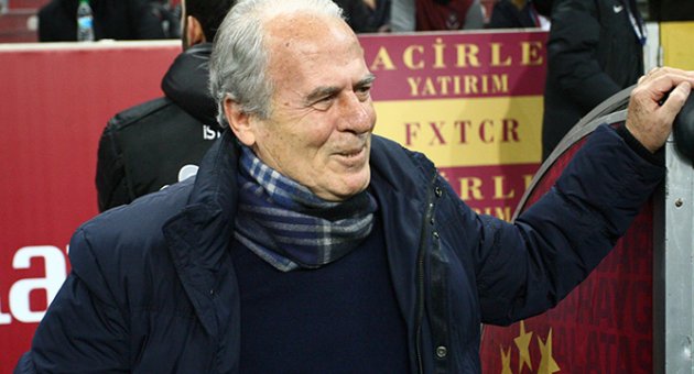 Mustafa Denizli, o futbolcuyu kulübeye çekti!