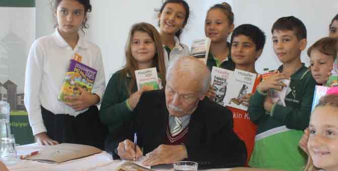 Muzaffer İzgü Seçkin Koleji'nde Ağırlandı