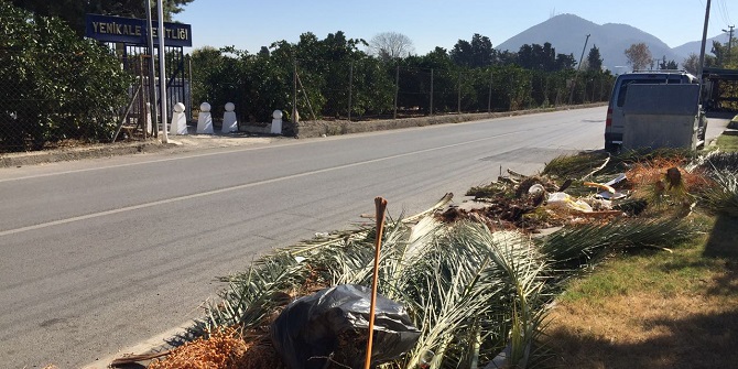 Narlıdere'de şehitliğe yakışmayan manzara!