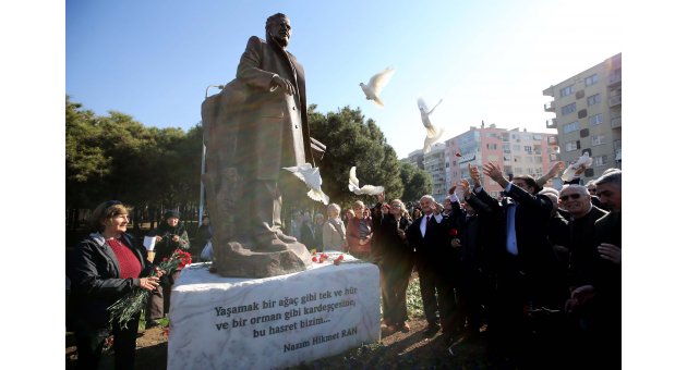 Nazım Hikmet Karşıyaka’da şiirlerle anıldı