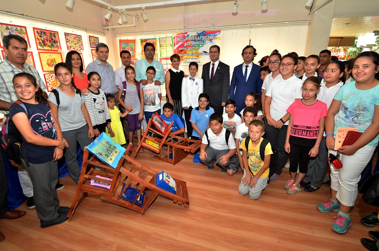 Necla Midilli Merkez Ortaokulu Görsel Sanatlar ve Halit Ata Kula Resim Sergisi açıldı