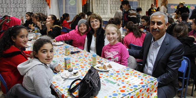 Nevin Badem’den öğrencilere yılbaşı süprizi