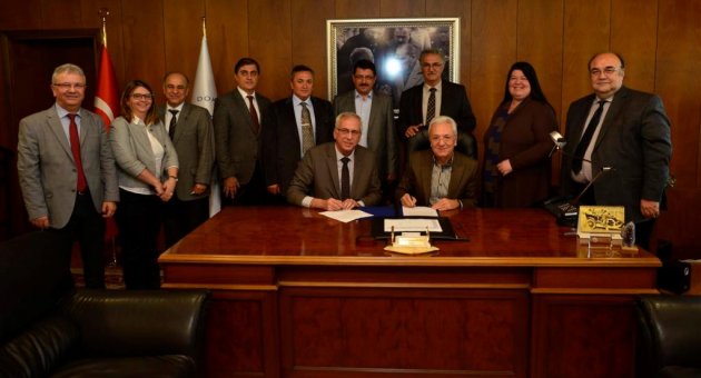 Nevvar Salih İşgören Vakfı&#039;ndan DEÜ&#039;lü 100 öğrenciye burs