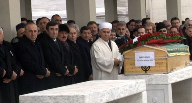 Nihat Özdemir eşine veda etti