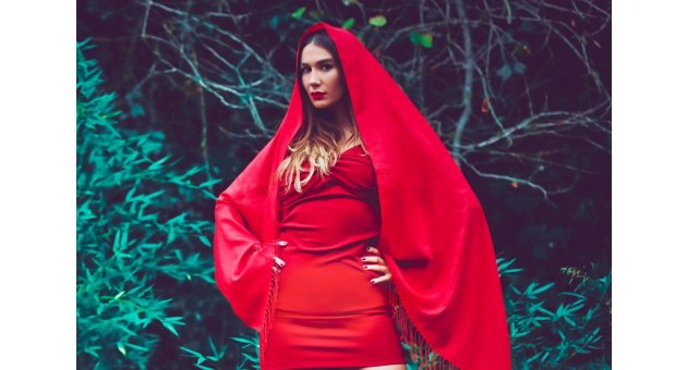 Nilay Dorsa kırmızı başlıklı kız oldu