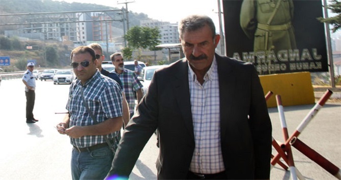 Öcalan'ın kardeşi İmralı'ya gitti