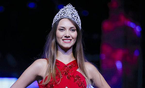 ODTÜ'lü Güzel Tacını İade Etti