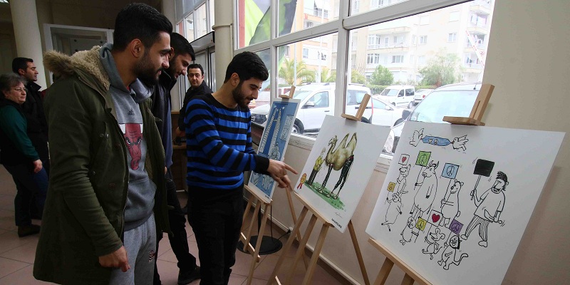 Ödüllü fotoğraf ve karikatürler sergilendi