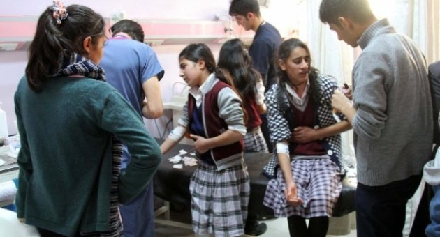 Öğle yemeği öğrencilere 'zehir oldu'