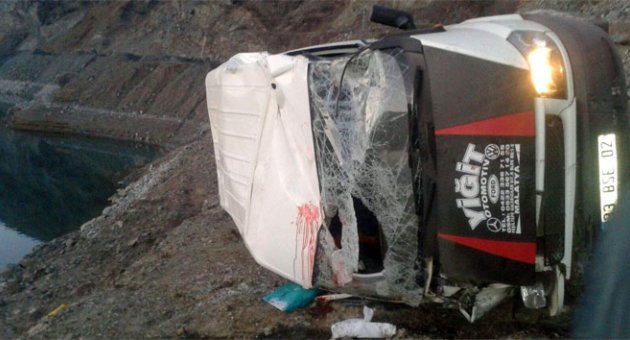 Öğrenci servisi devrildi: 9 yaralı