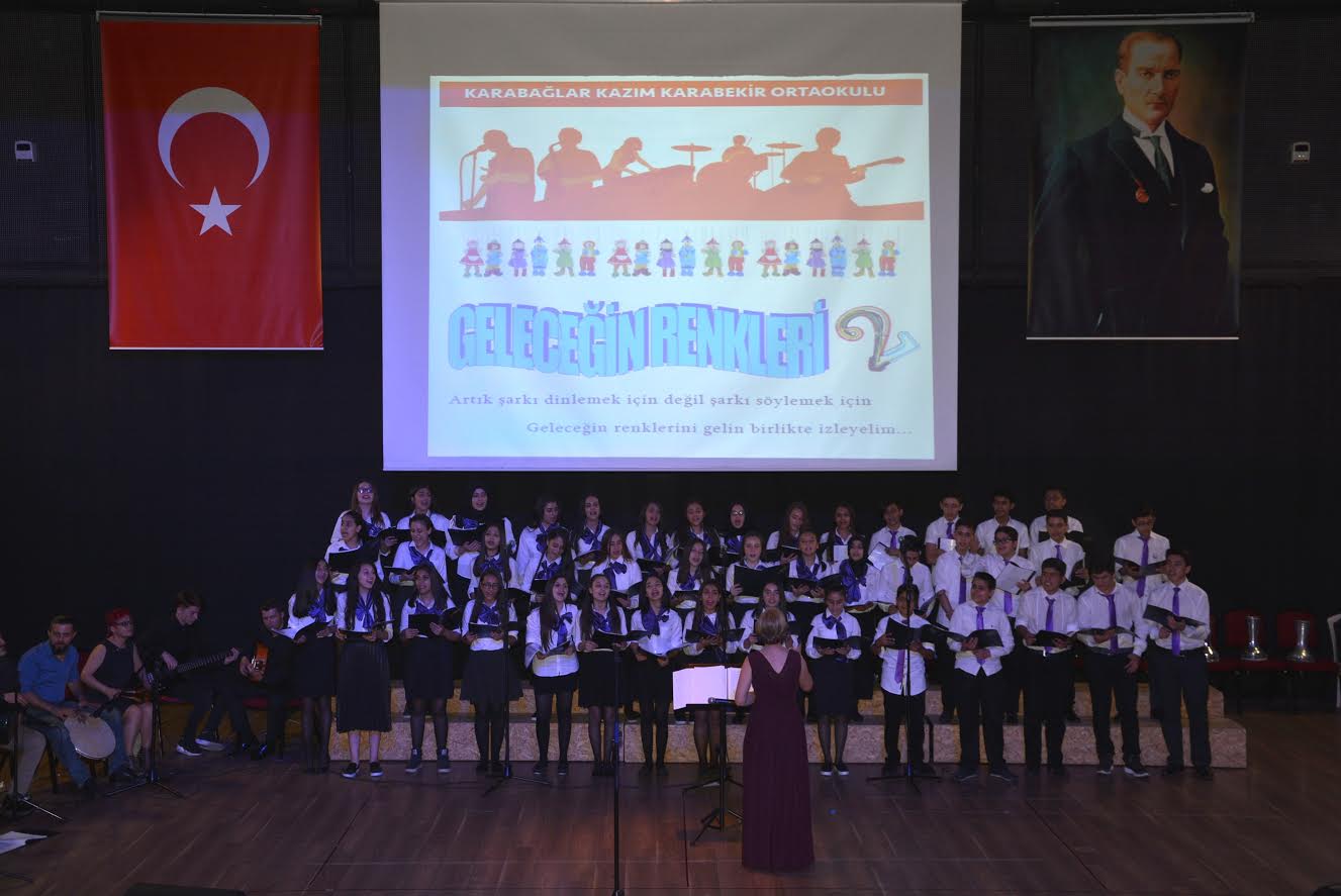  Öğretmenler ve öğrenciler aynı sahnede buluştu