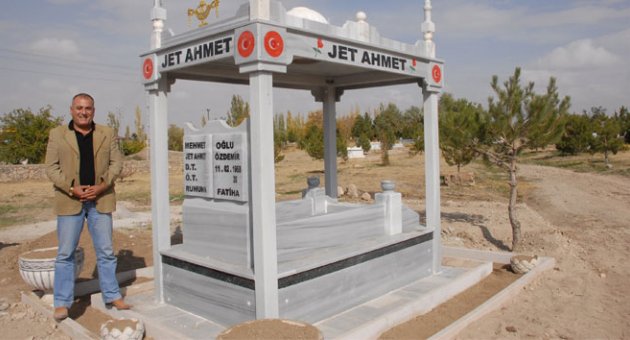 Ölmeden önce mezarını yaptıran 'Jet Ahmet' hayatını kaybetti