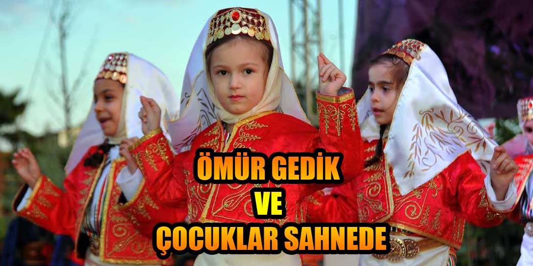 ÖMÜR GEDİK VE ÇOCUKLAR SAHNEDE